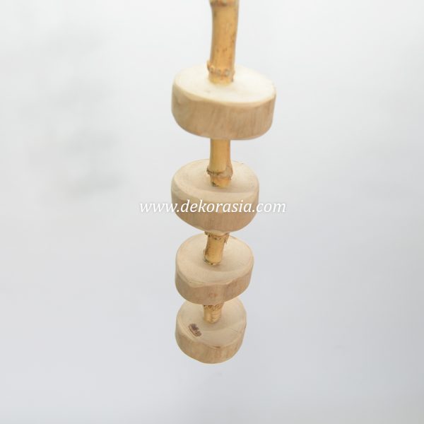 The Bird Perch is crafted from high-quality and sturdy coffee wood, and bamboo cendani