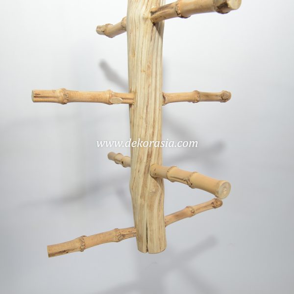 The Bird Perch is crafted from high-quality and sturdy Liana Wood, and Bamboo cendani roots